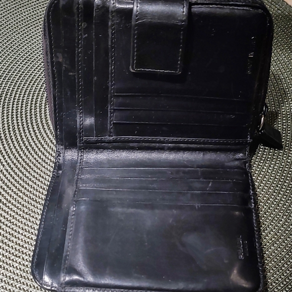 Vintage Prada leather wallet w zipper. Pre-owned, good condition, clean. - Picture 3 of 16
